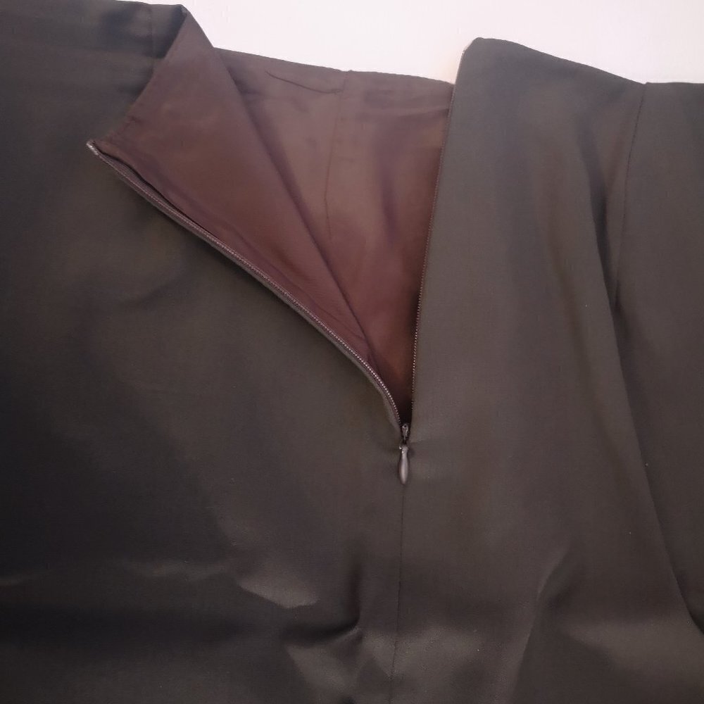 Barney's New York Ladies Size 8 Dark Brown Lined Made in Italy Lined Skirt - Picture 4 of 9